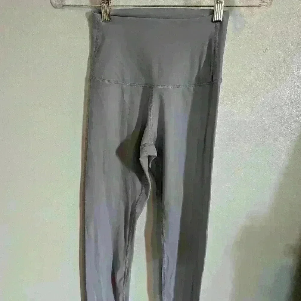 Tavi powder blue scalloped ankled leggings size S